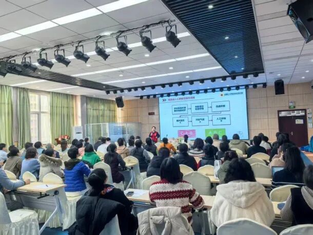 【经济快讯】提升应急救护能力  筑牢校园安全防线——青岛经济职业学校开展教职工心肺复苏（CPR+AED）专项培训