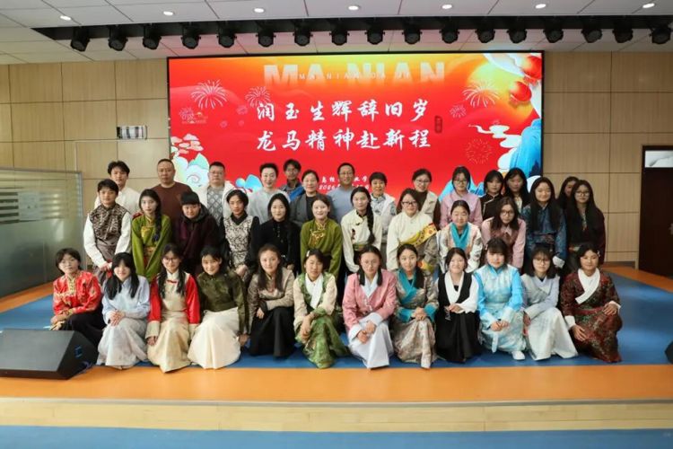 【经济快讯】润玉生辉辞旧岁 龙马精神赴新程—青岛经济职业学校内地西藏班2026年迎新春文艺汇演圆满举行