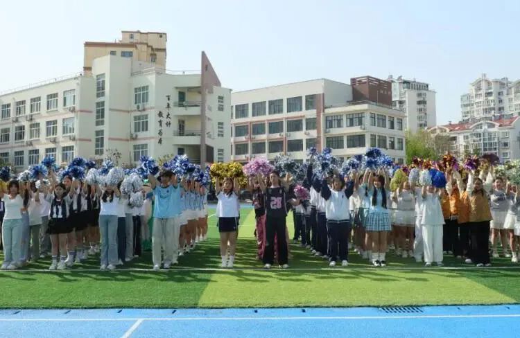 【经济快讯】润玉无声花球舞 致美有形少年强——青岛经济职业学校开展校园自编啦啦操比赛