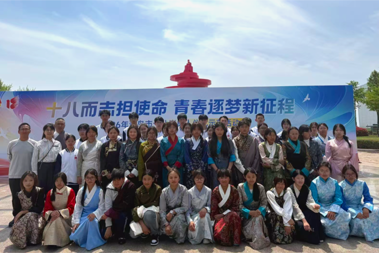 【经济快讯】十八而志 追光而行——青岛经济职业学校学子参加2026年青岛市十八岁成人仪式示范活动