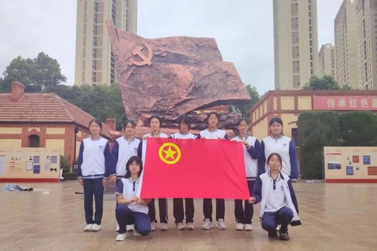 【经济快讯】追寻红色足迹，赓续百年初心——2025级6班团支部赴中共青岛党史纪念馆开展主题团日活动