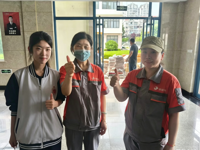 【经济快讯】彩绳系安康 童心谢师恩——我校“琢玉知行”志愿团2025级1班志愿服务队开展志愿服务活动